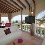 Belucra,10p,seaview,jacuzzi,pool וילה