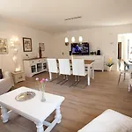 Belucra,10p,seaview,jacuzzi,pool * קלפה